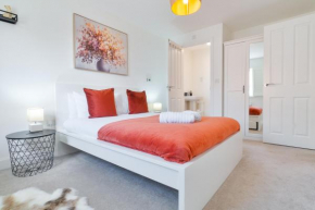 Modern Spacious House with Free Parking & Garden - Sleeps 6 - Perfect for Contractors & Families